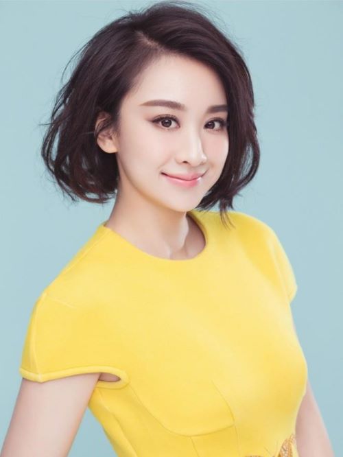 穆婷婷（Monica Mu），1984年12月23日出生于重庆，中国内地女演员。毕业于北京电影学院表演系，硕士研究生学位。
2005年，因出演张黎导演的古装剧《锦衣卫》踏入影视圈。2007年，因出演古装武侠剧《楚留香传奇》中柳无眉一角而走入大众的视线。2011年3月，凭借电视剧《七种武器之孔雀翎》与释小龙获得优酷最佳荧幕情侣奖。2012年，穆婷婷在第4届新锐艺术人物颁奖盛典上获得“年度新锐艺术人物奖”。2013年，主演古装剧《天天有喜》；同年，主演古装神话剧《新济公活佛》。2016年，主演古装神话剧《刘海戏金蟾》。