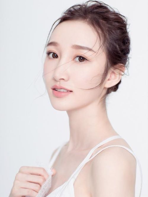 童静，出生于浙江省温州市，毕业于北京电影学院，中国内地女演员。