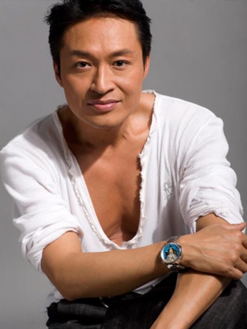 马景涛，1962年2月14日生于中国台湾省台中市，祖籍辽宁省葫芦岛市绥中县，中国台湾男演员。
父亲做过高级警官、台中市警察局局长。中学在台中二中短暂就读，后入台湾世新广播电视科（即后来的世新大学）毕业，并于英国戏剧学院进修一年。
1989年、1990年凭借《春去春又回》和《雪珂》两度入围台湾电视金钟奖最佳男主角。马景涛的第一任妻子是唐韵，在美国认识。1990年结婚，3年后离婚，两人育有一女马世嫒。2006年在拍摄电视剧《封神榜》时结识现任妻子吴佳尼，2007年2月14日情人节与吴佳尼结婚，育有两子马世天、马世心。