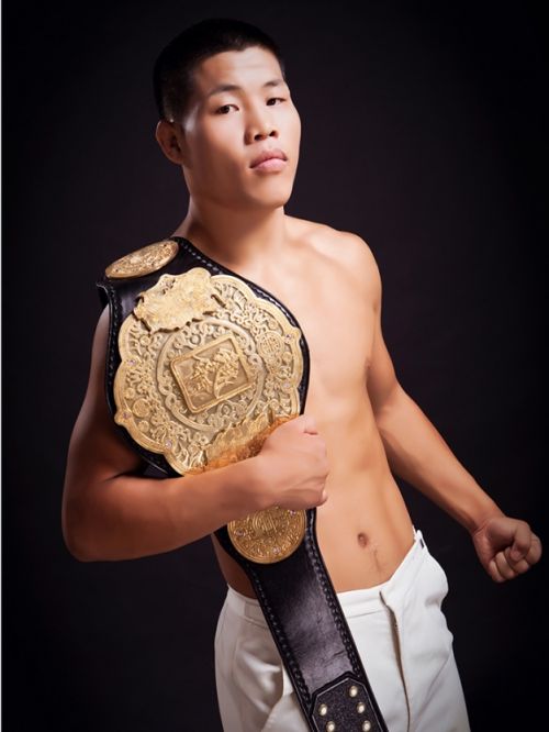 李景亮，男，1988年3月20日出生于新疆维吾尔自治区塔城。中国综合格斗运动员。现效力于拳天下搏击俱乐部。
2004年，16岁的李景亮进入专业队进行自由式摔跤训练。2006年，李景亮参加新疆维吾尔自治区全运会获得自由式摔跤69公斤级别的第三名。2007年，李景亮跟随宝力高学习散打和MMA综合格斗，并成为职业综合格斗运动员，开始参加英雄榜、武林传奇、UFC等职业综合格斗赛事。2013年4月27日，在马来西亚举行的的武林传奇11赛事中，李景亮战胜新西兰选手居莫，获得武林传奇次中量级冠军金腰带。2014年1月24日，李景亮签约UFC，成为继张铁泉和居马别克后，第三个直接签约UFC的中国选手。