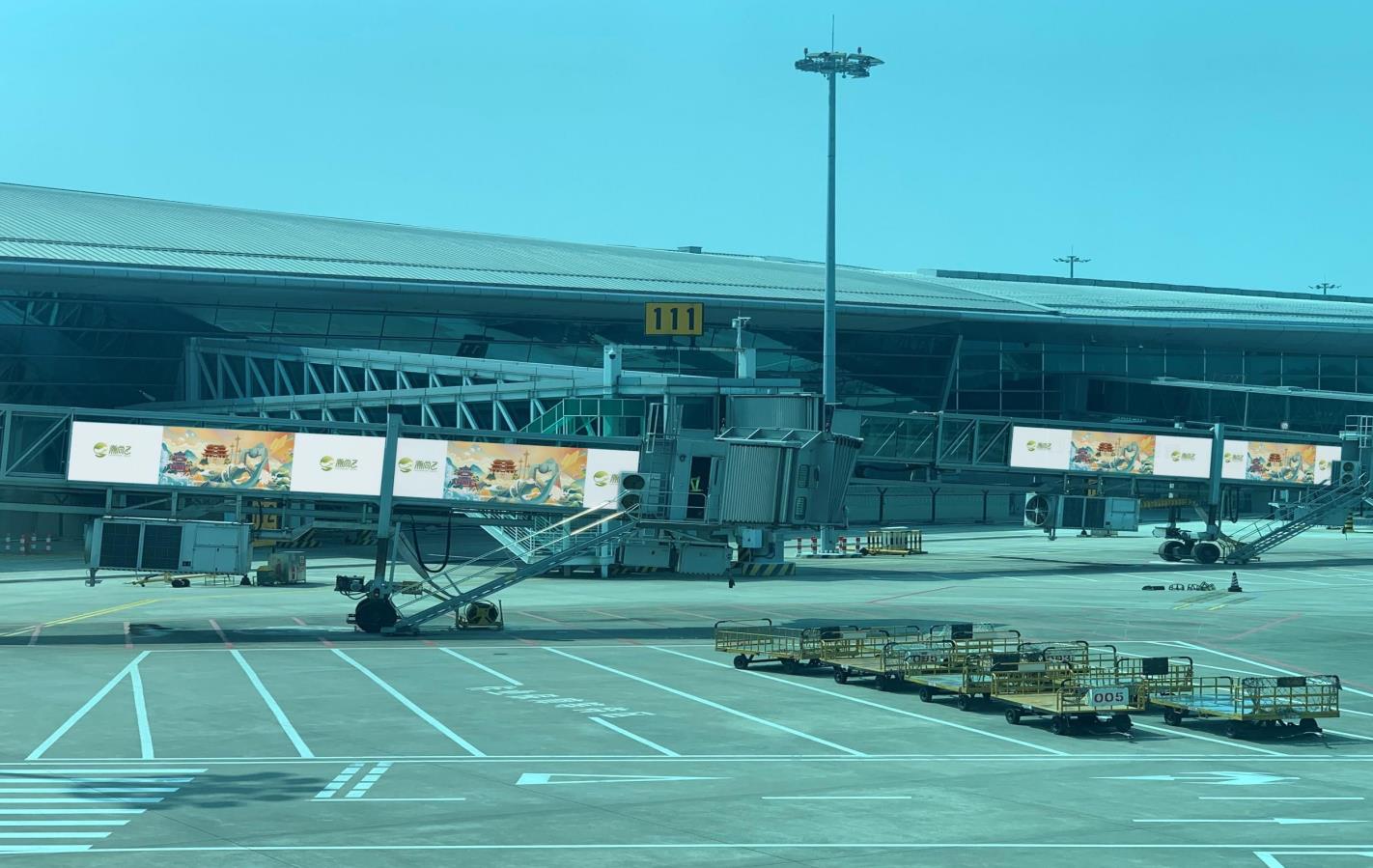 揭阳潮汕机场登机桥外廊广告.jpg 揭阳潮汕机场登机桥外廊广告.jpg