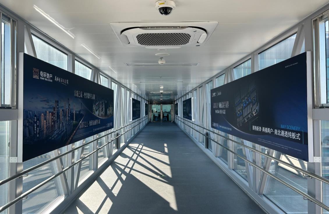 安庆机场廊桥广告.jpg 安庆机场廊桥广告.jpg