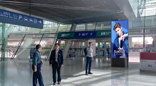 合肥机场图腾灯箱广告.jpg 合肥机场图腾灯箱广告.jpg