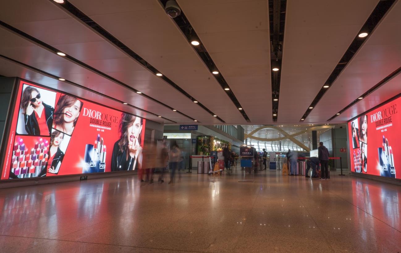 昆明长水机场灯箱广告.jpg 昆明长水机场灯箱广告.jpg